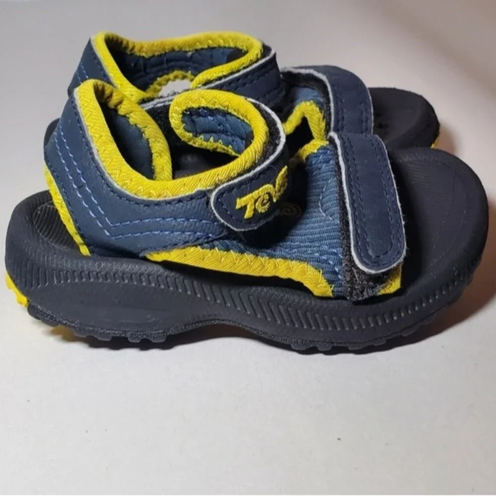 Teva Toddler Psyclone Sandler Size 4/5